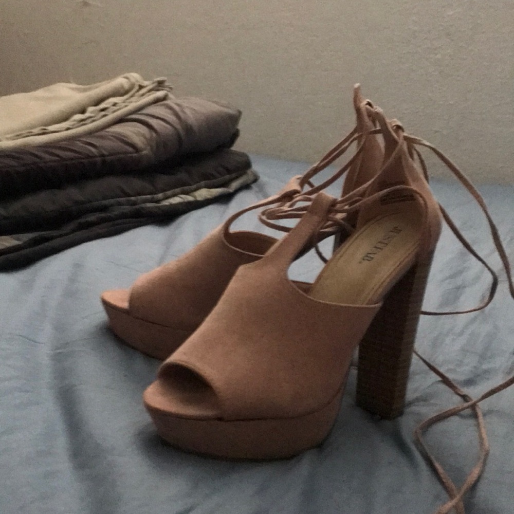 Pink high pumps